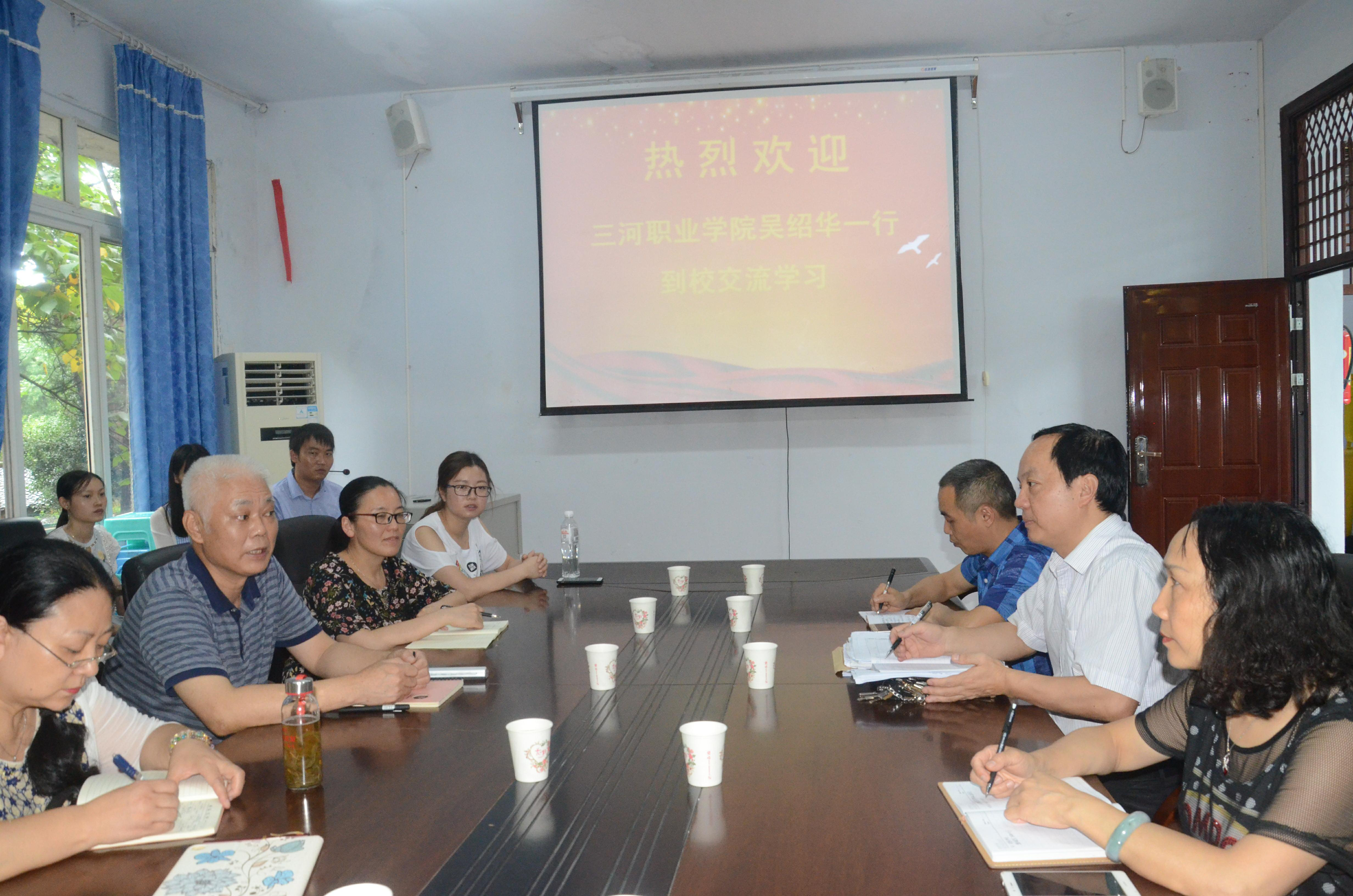 护理系组织教师到川北医学院护理学院参观学习