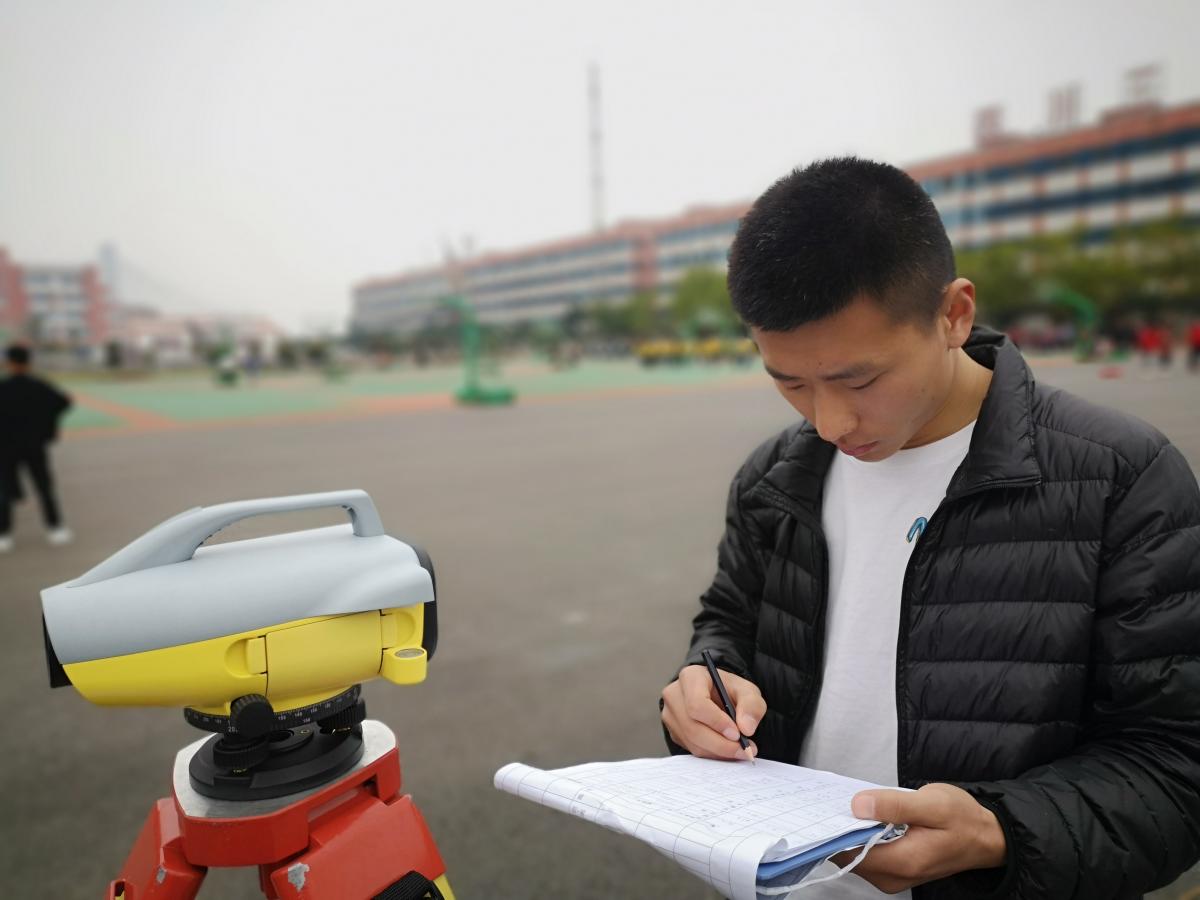 建筑工程学院积极备战省赛